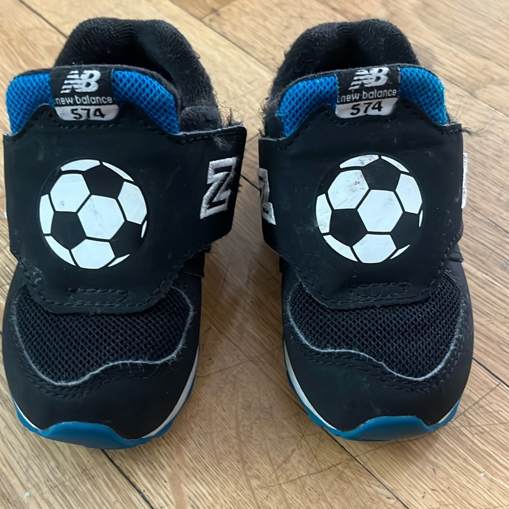 Toddler Boy New Balance 574 size 6